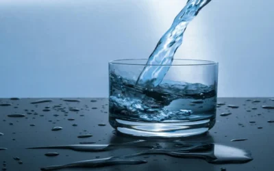 8 überzeugende Gründe, warum du mehr Wasser trinken solltest – und wie es ganz leicht geht